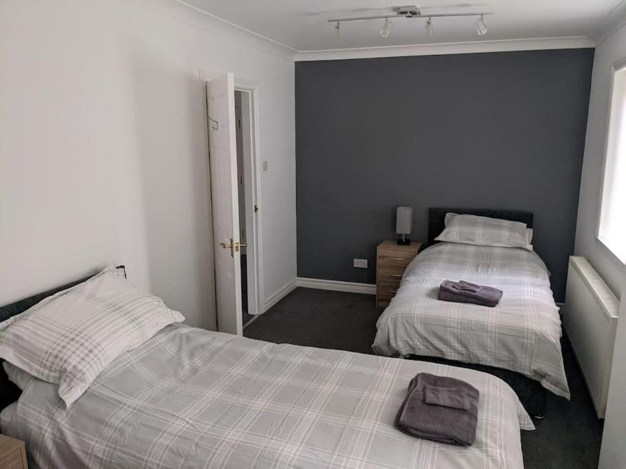 Teith court apartment with private parking. view 4