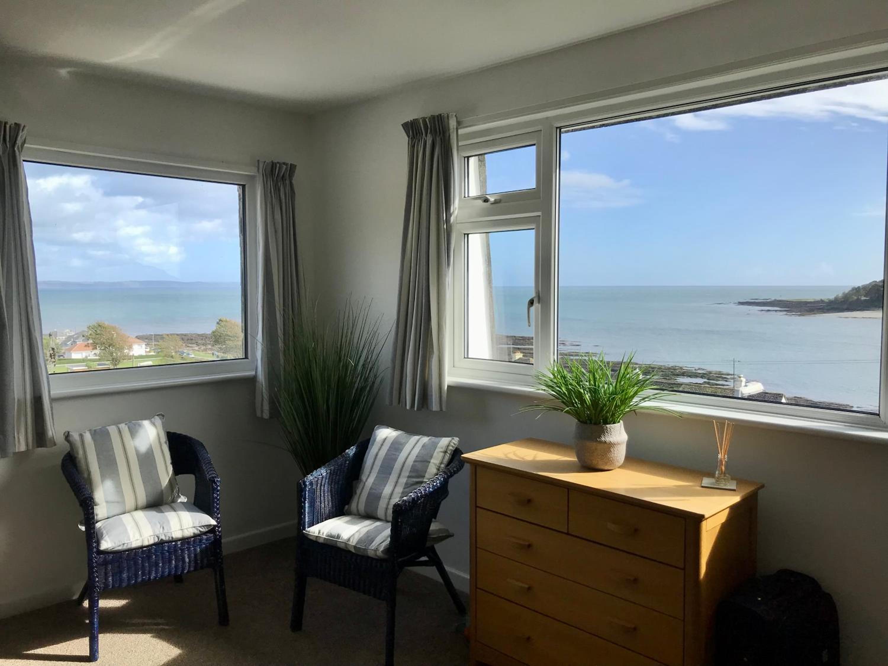 Sea Spirit - Sweeping Sea Views first floor spacious modern apartment in Looe- with FREE parking! view 5