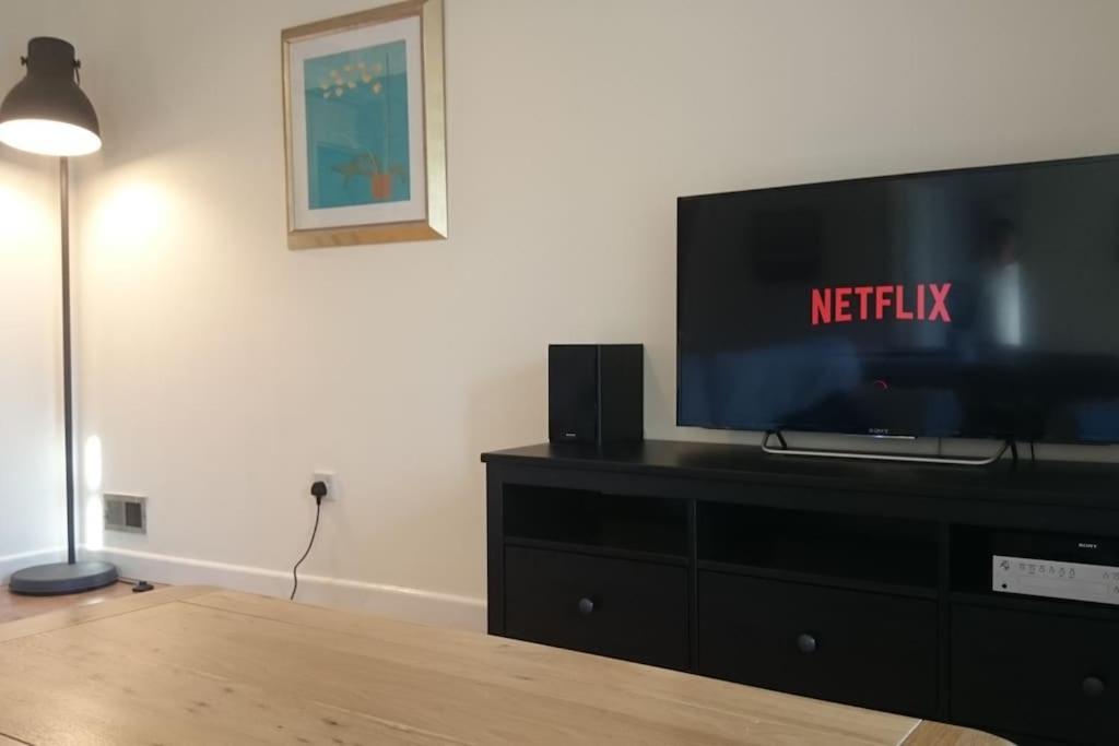 Bright Oxford Apartment view 3