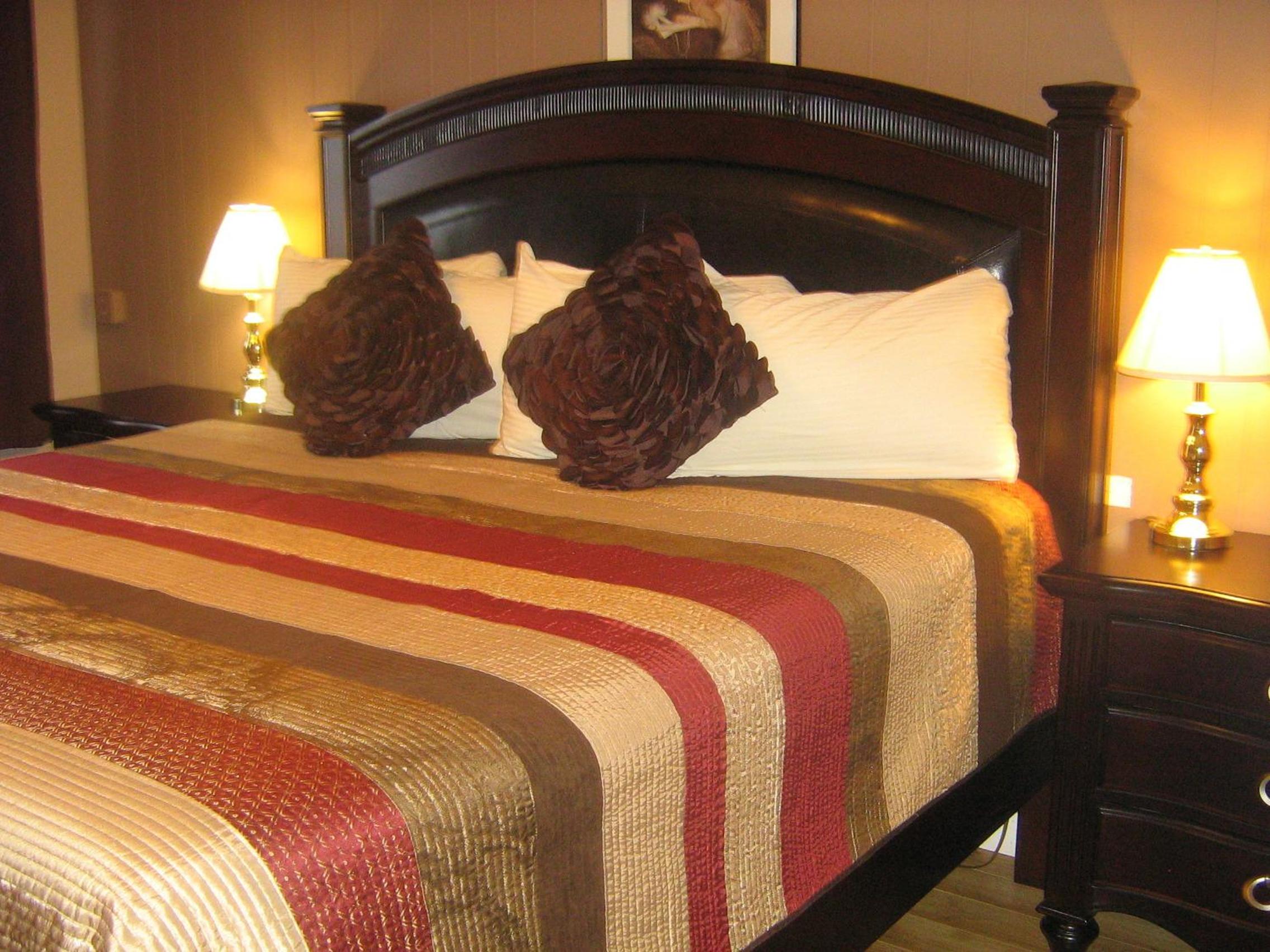 Parkway Motel & European Lodges