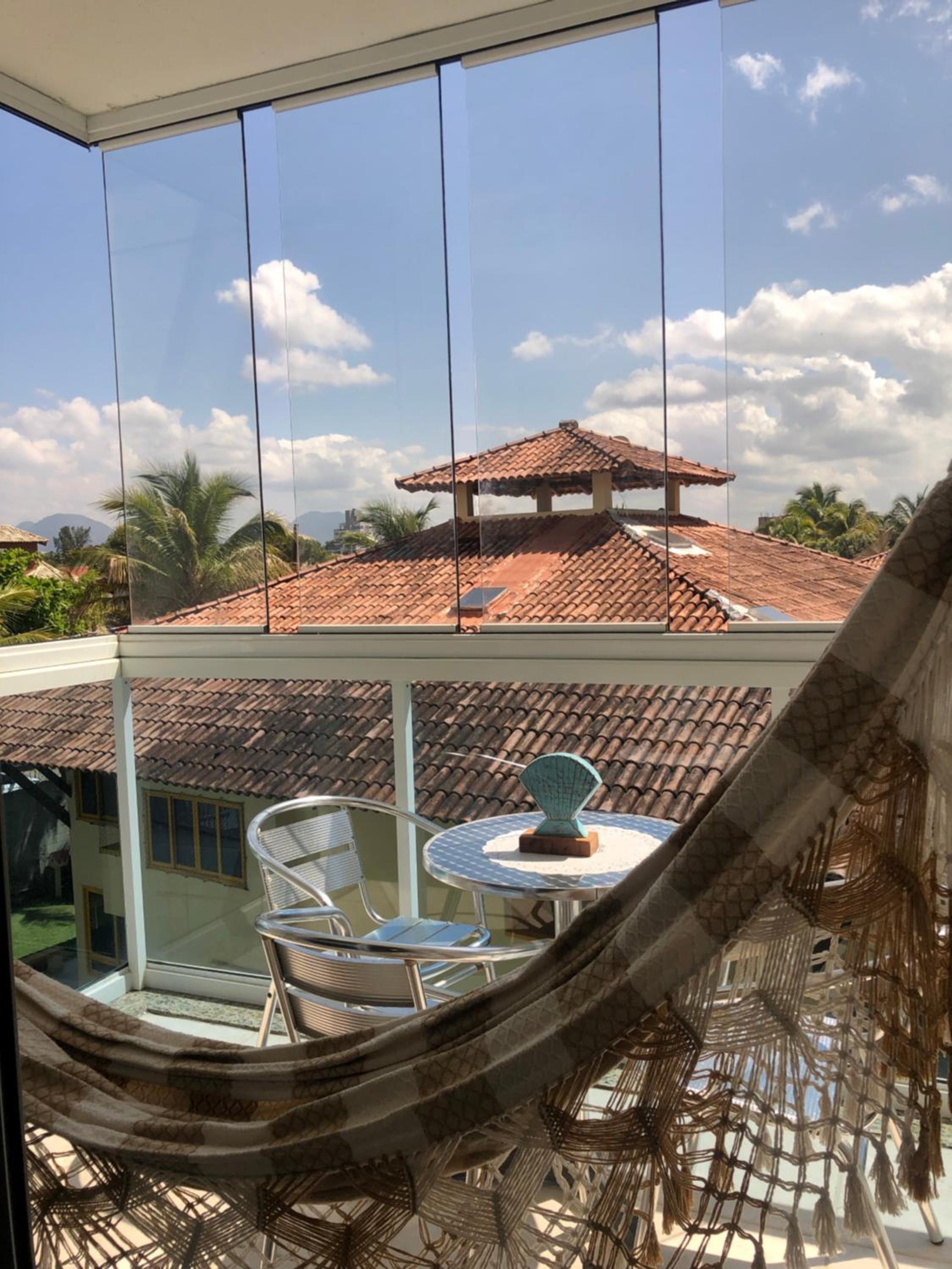 Apartamento peracanga com vista para o mar