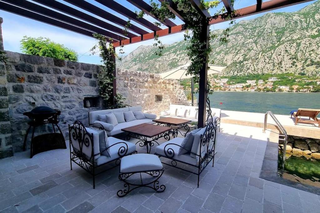 Waterfront Villa in Muo