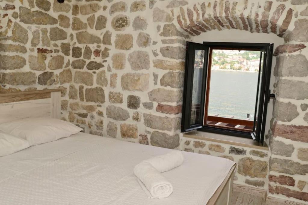 Waterfront Villa in Muo