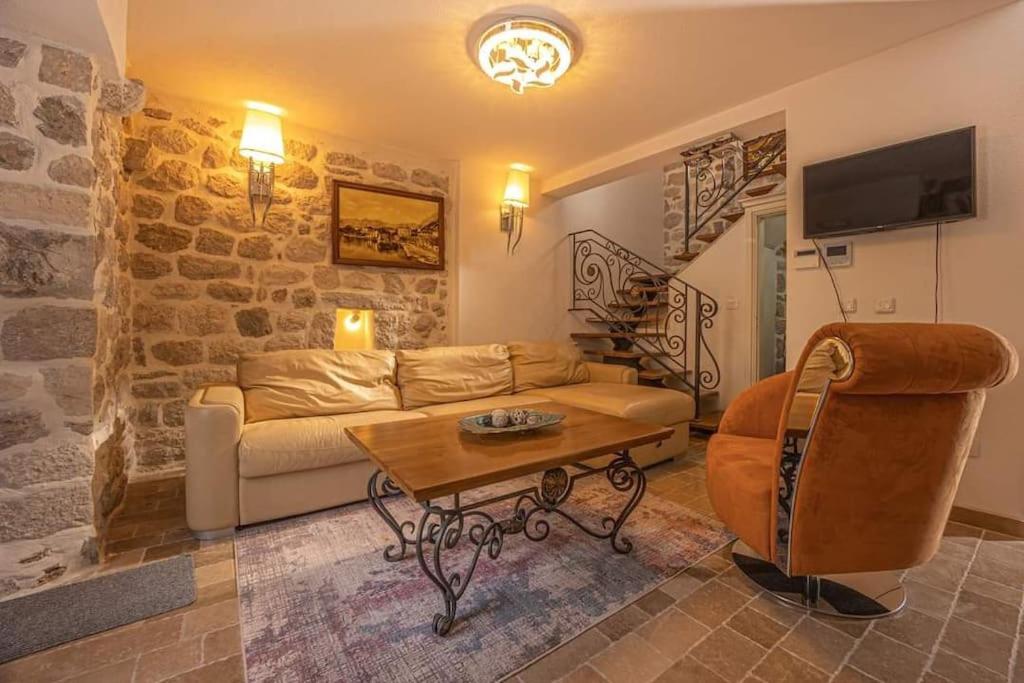 Waterfront Villa in Muo