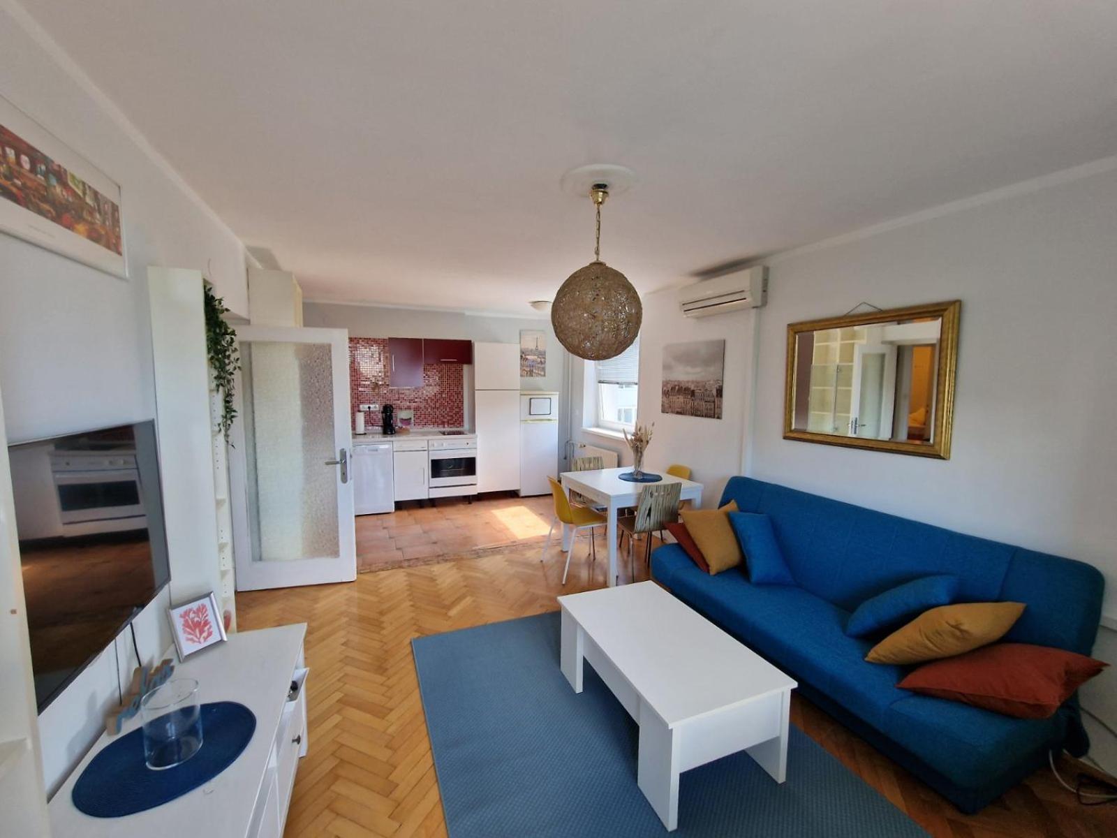 Lovely condo with free parking view 5