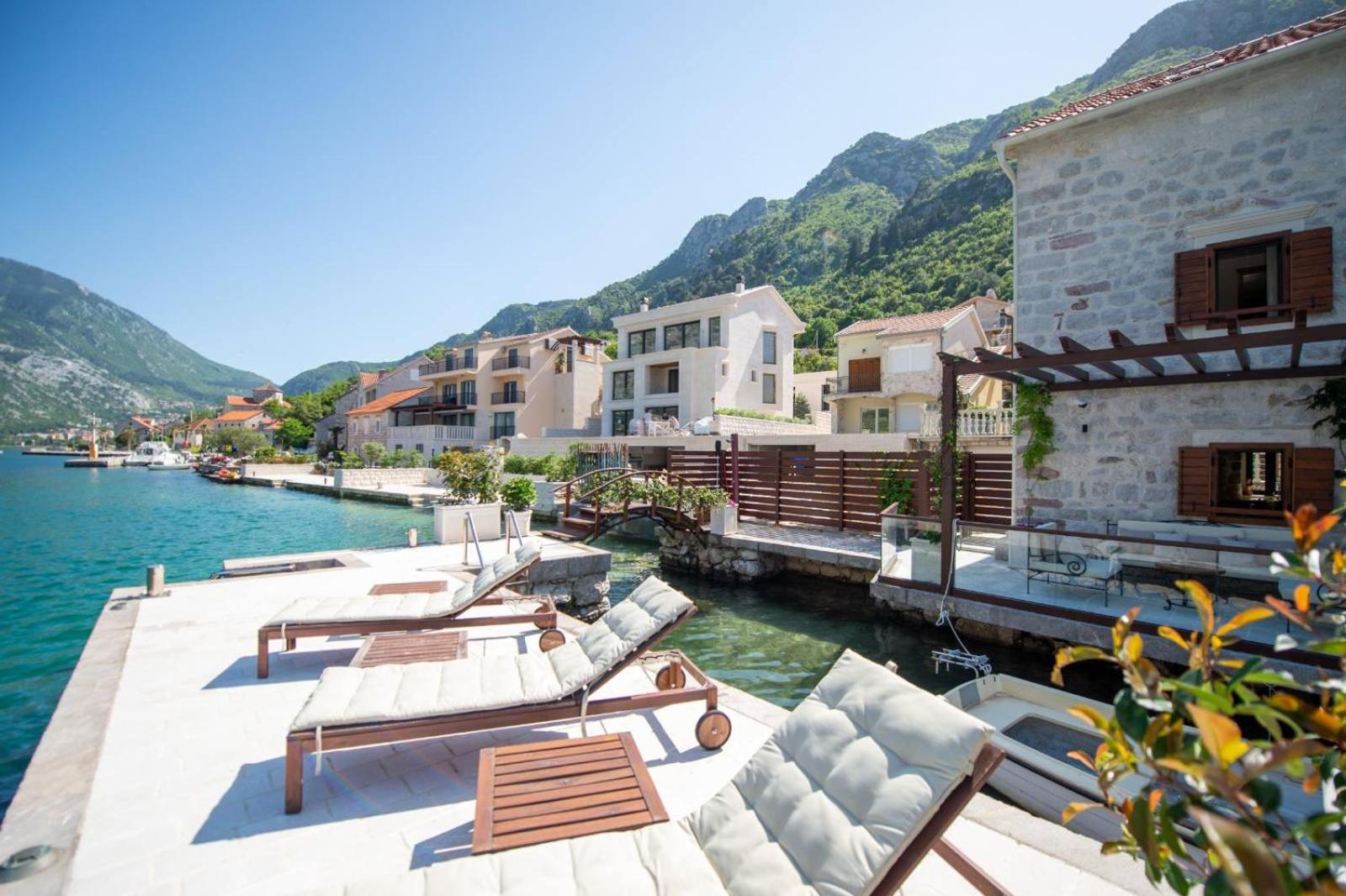 Waterfront Villa in Muo