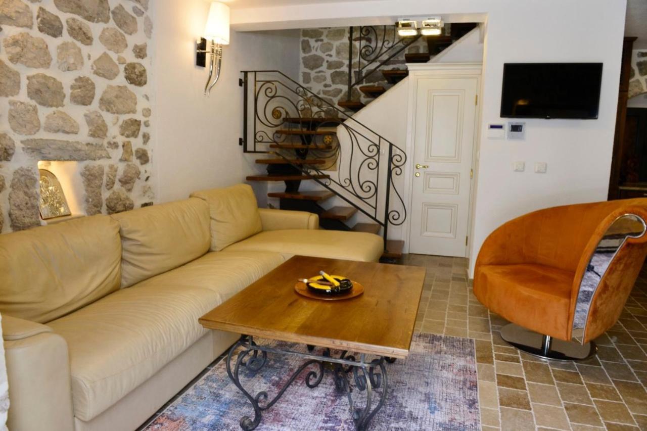 Waterfront Villa in Muo