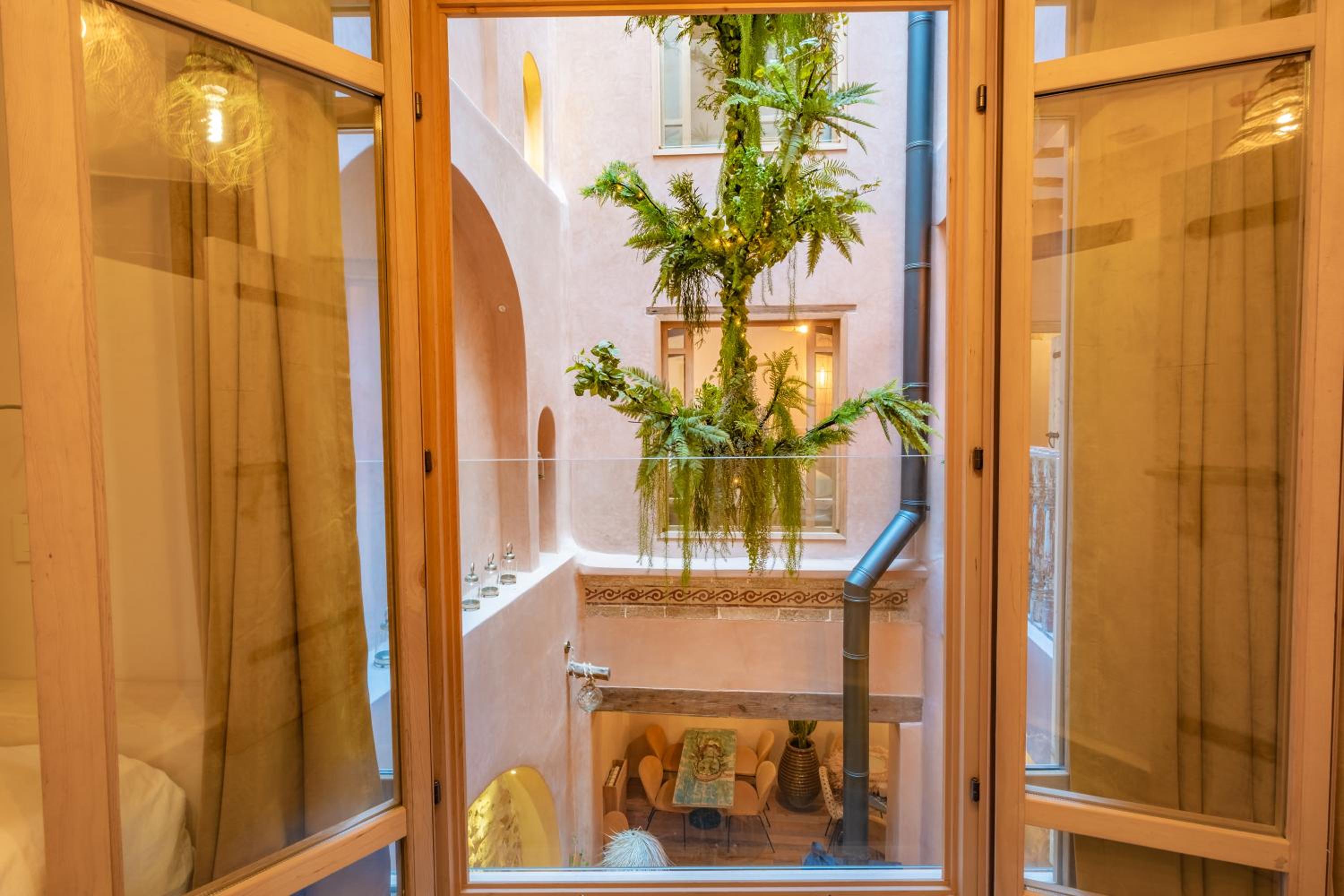 Hotel Mama Lova - Image 1