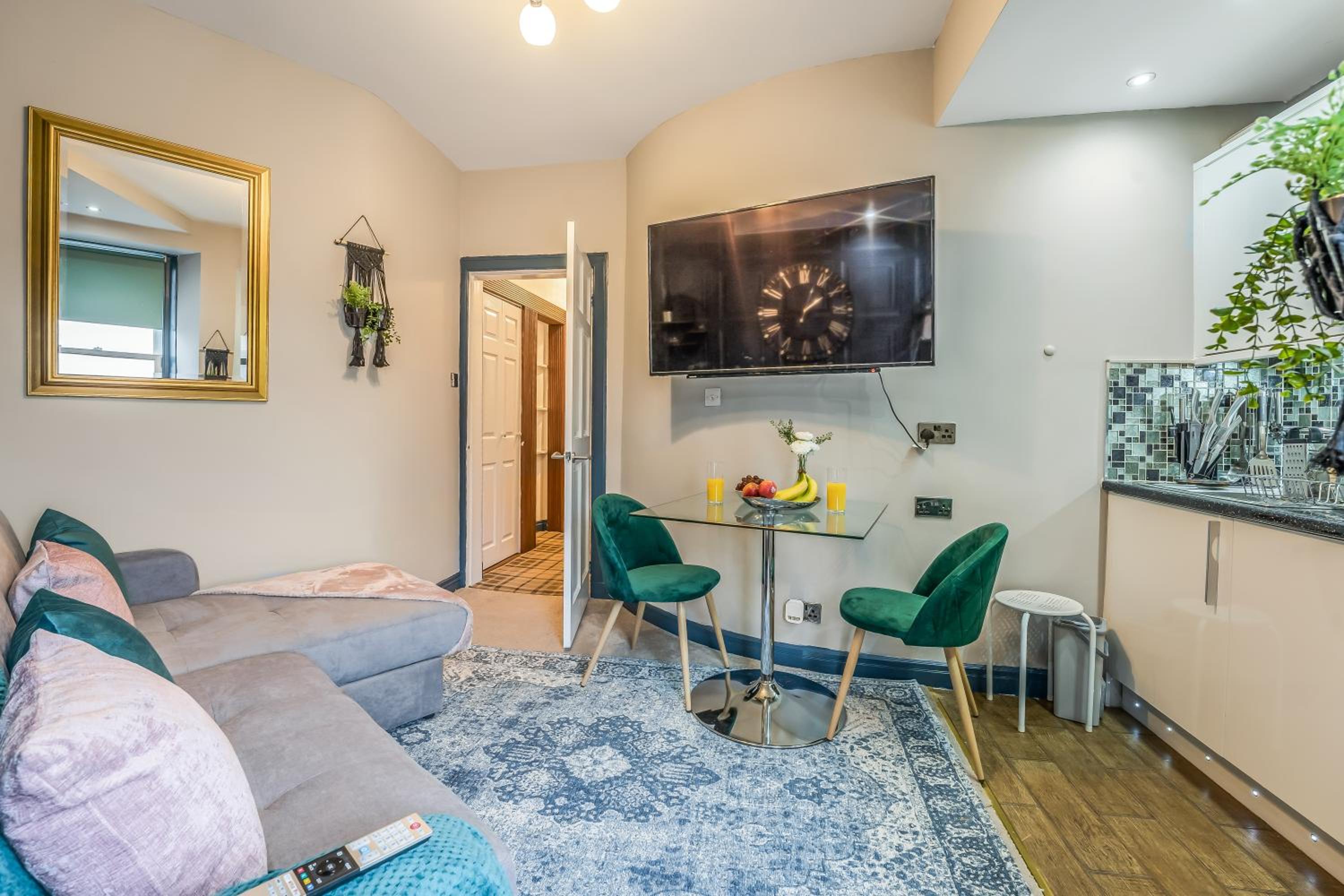 Stylish Central Edinburgh Abode
