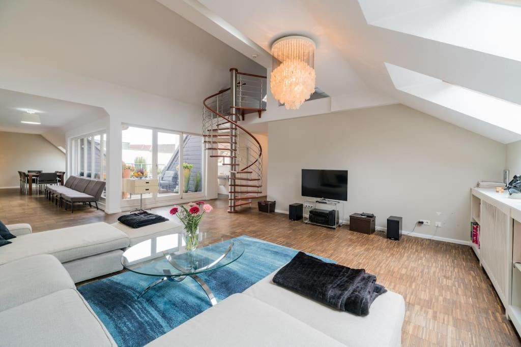 Ruhige Dachwohnung mit Terrasse Berlin MITTE - Spacious modern rooftop loft in Berlin MITTE
