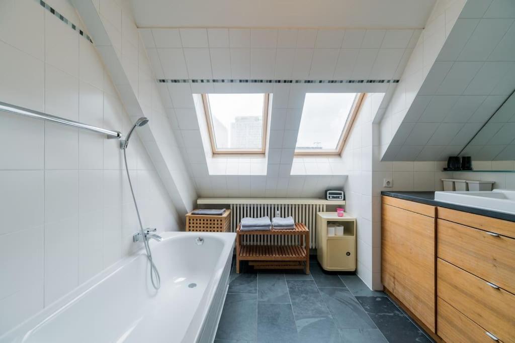 Ruhige Dachwohnung mit Terrasse Berlin MITTE - Spacious modern rooftop loft in Berlin MITTE