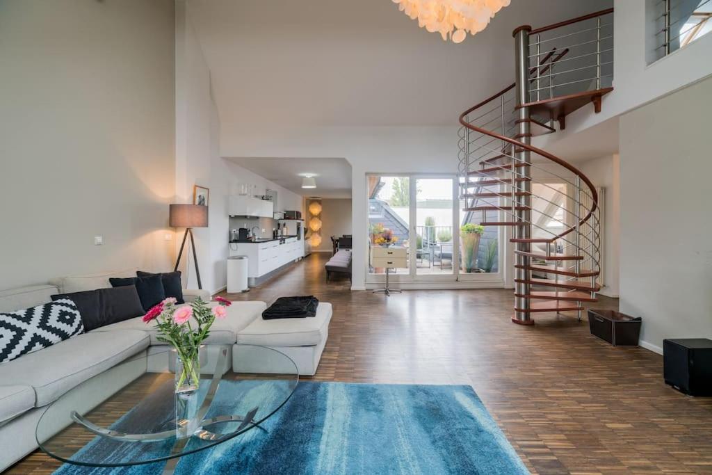 Ruhige Dachwohnung mit Terrasse Berlin MITTE - Spacious modern rooftop loft in Berlin MITTE
