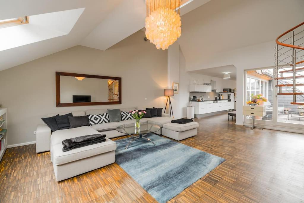 Ruhige Dachwohnung mit Terrasse Berlin MITTE - Spacious modern rooftop loft in Berlin MITTE