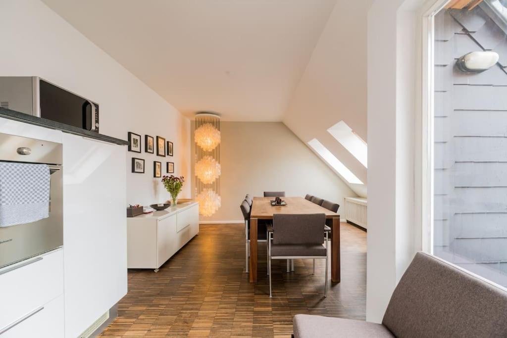 Ruhige Dachwohnung mit Terrasse Berlin MITTE - Spacious modern rooftop loft in Berlin MITTE