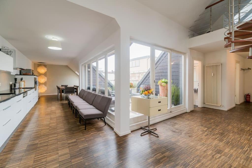 Ruhige Dachwohnung mit Terrasse Berlin MITTE - Spacious modern rooftop loft in Berlin MITTE