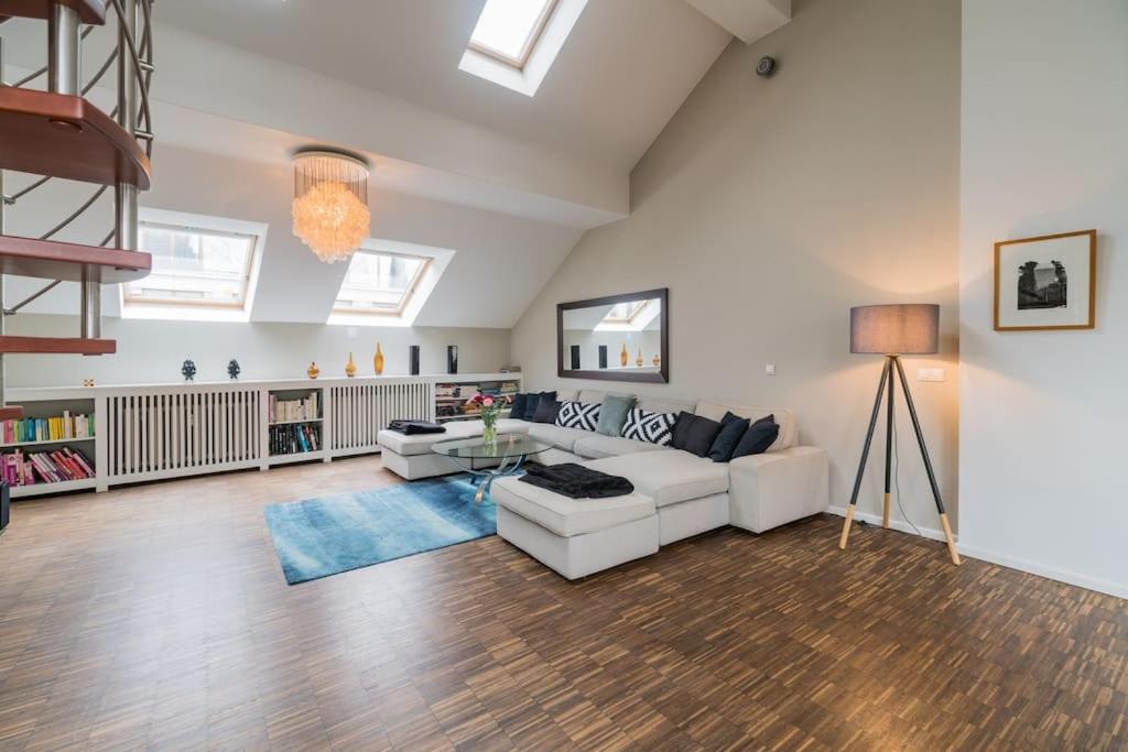 Ruhige Dachwohnung mit Terrasse Berlin MITTE - Spacious modern rooftop loft in Berlin MITTE