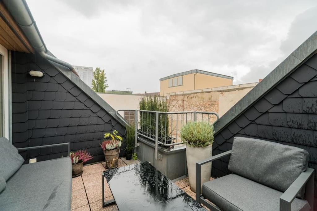 Ruhige Dachwohnung mit Terrasse Berlin MITTE - Spacious modern rooftop loft in Berlin MITTE