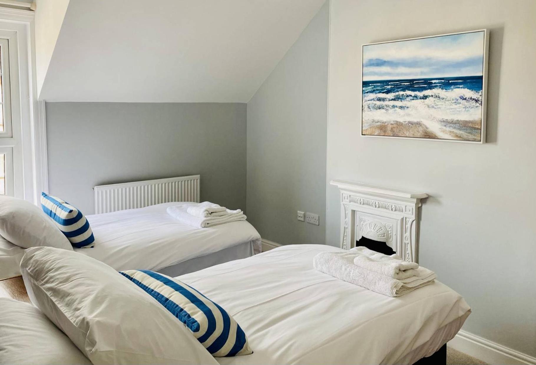 Coast House Cromer - Sleeps 15, hot tub, sea views view 5