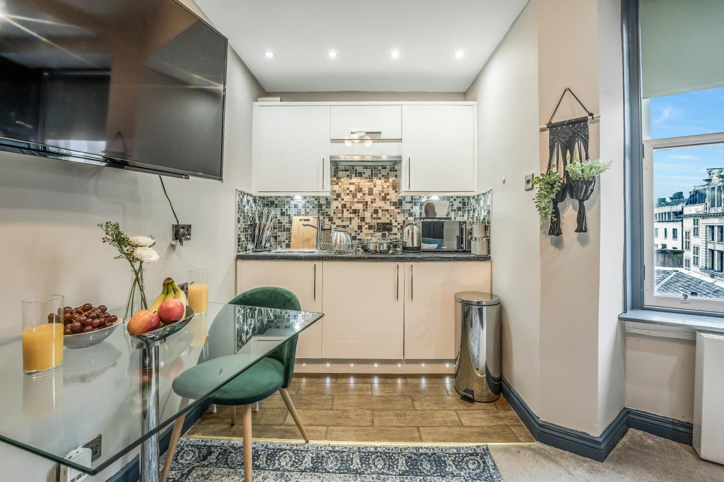 Stylish Central Edinburgh Abode