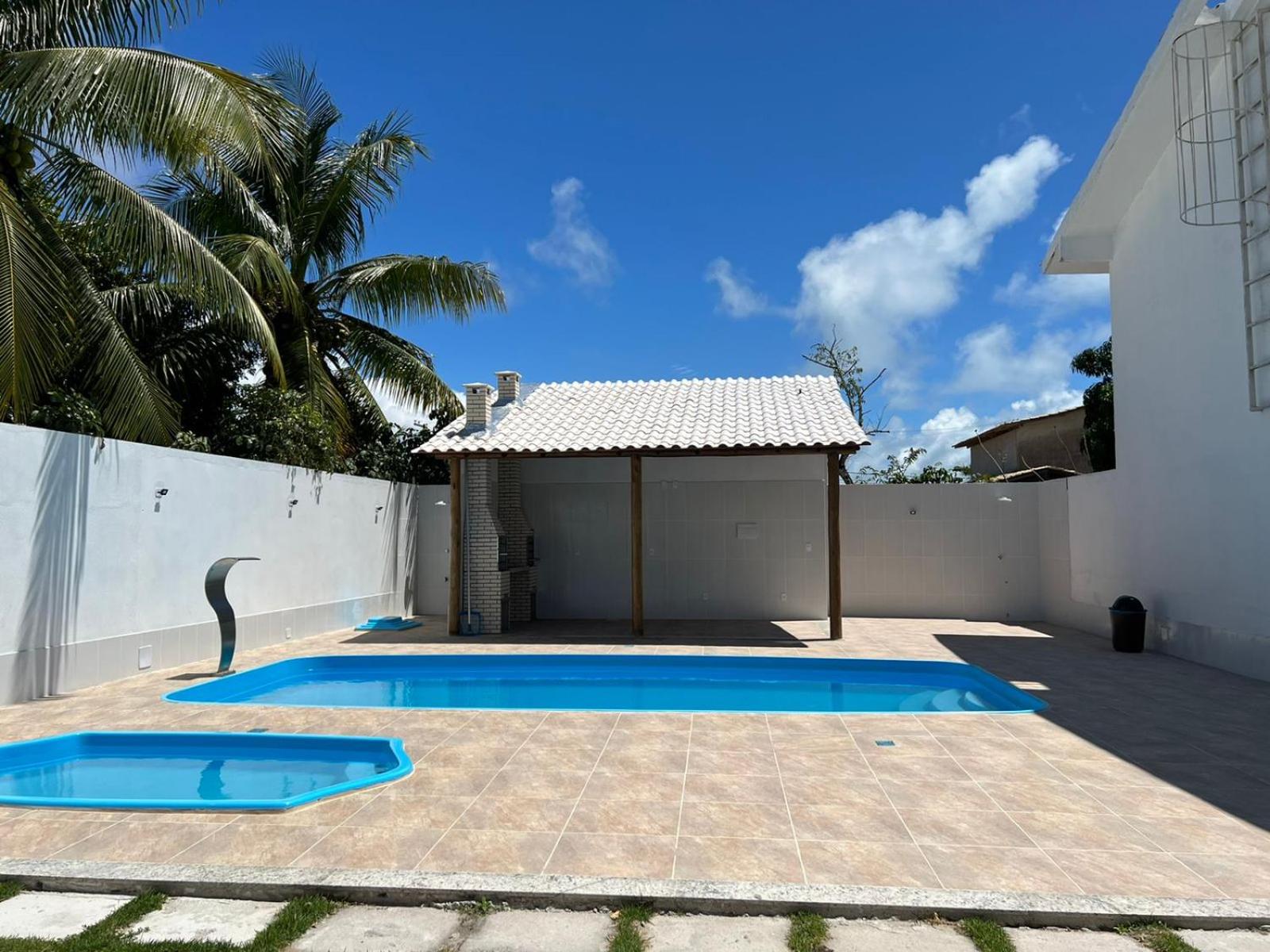 Casa para temporada 50m da praia em Condomínio 2 Suítes Ar Wi-Fi Rápida Ideal para Família