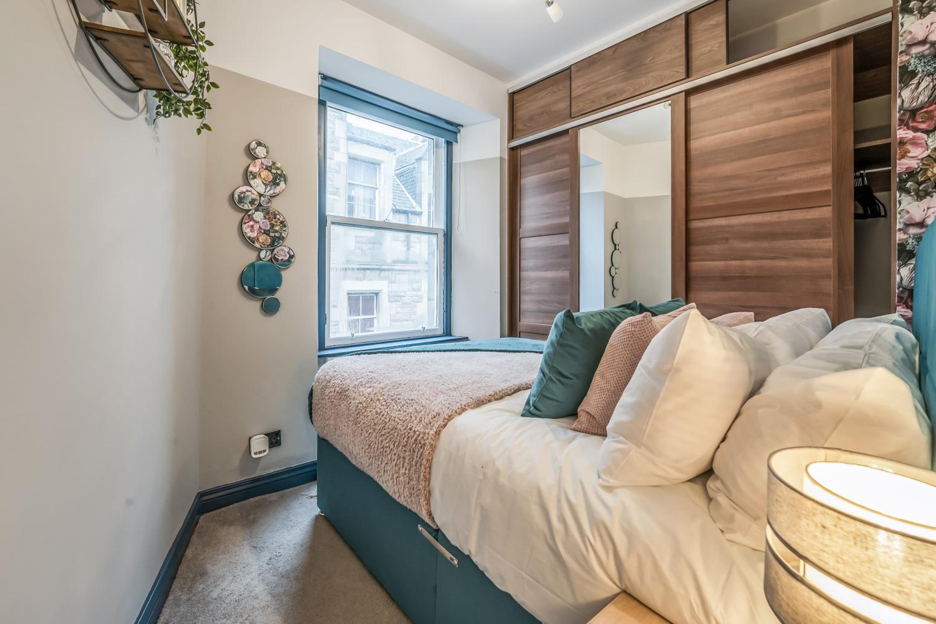 Stylish Central Edinburgh Abode