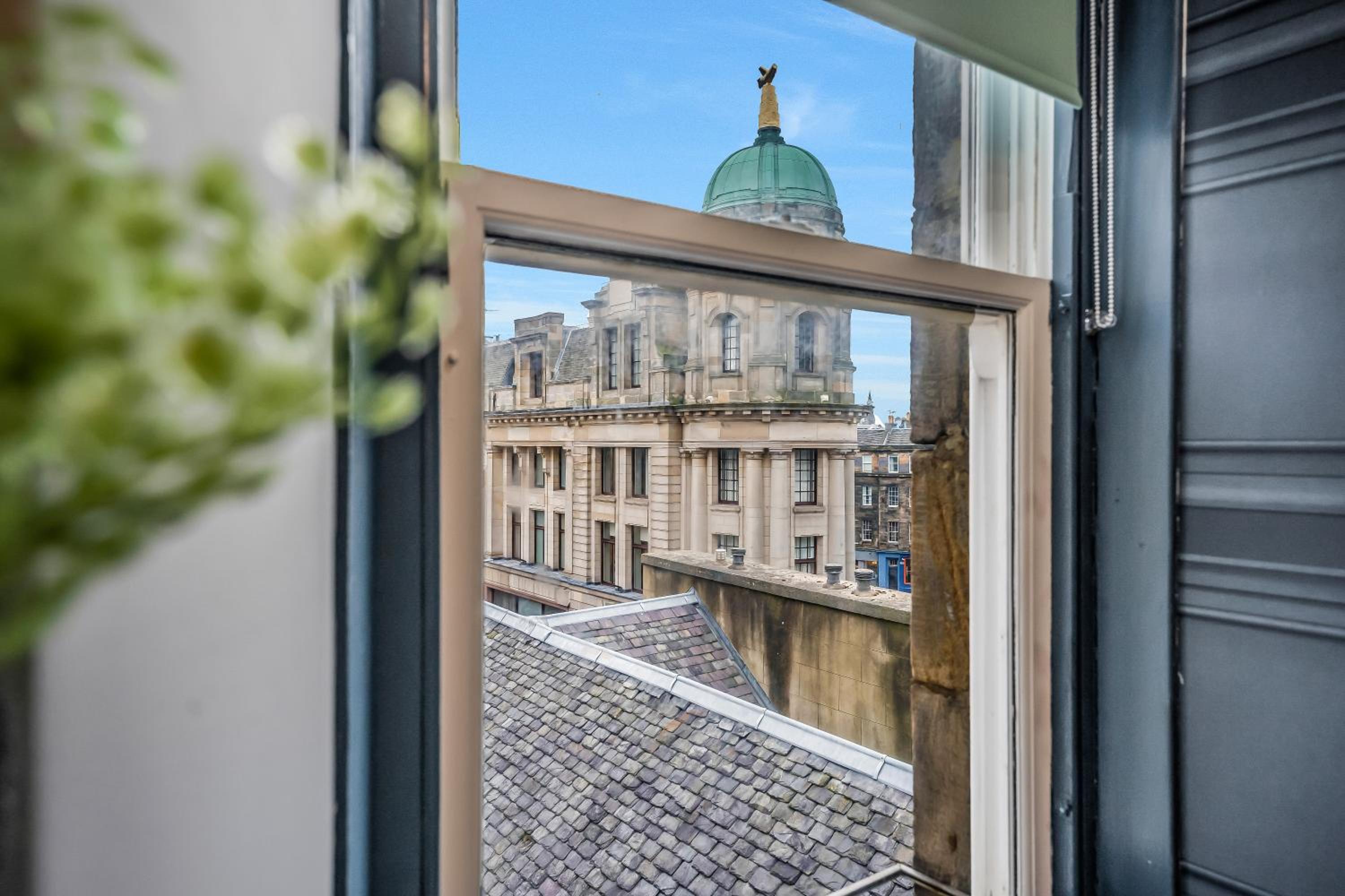 Stylish Central Edinburgh Abode