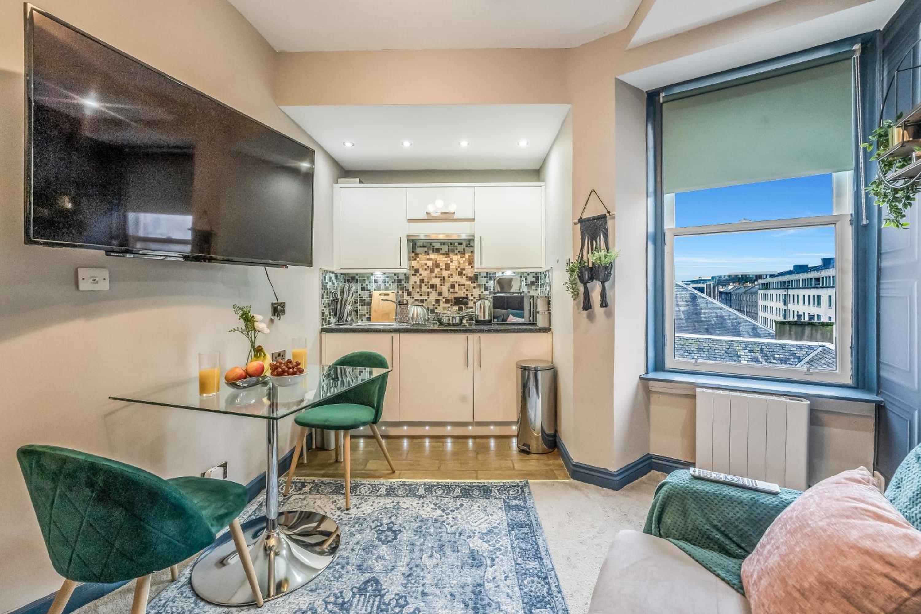 Stylish Central Edinburgh Abode