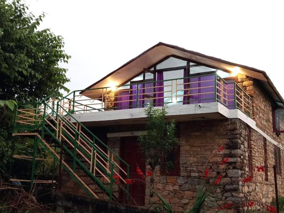 BAANZ CABIN - managed by The Silver Oak Place view 2