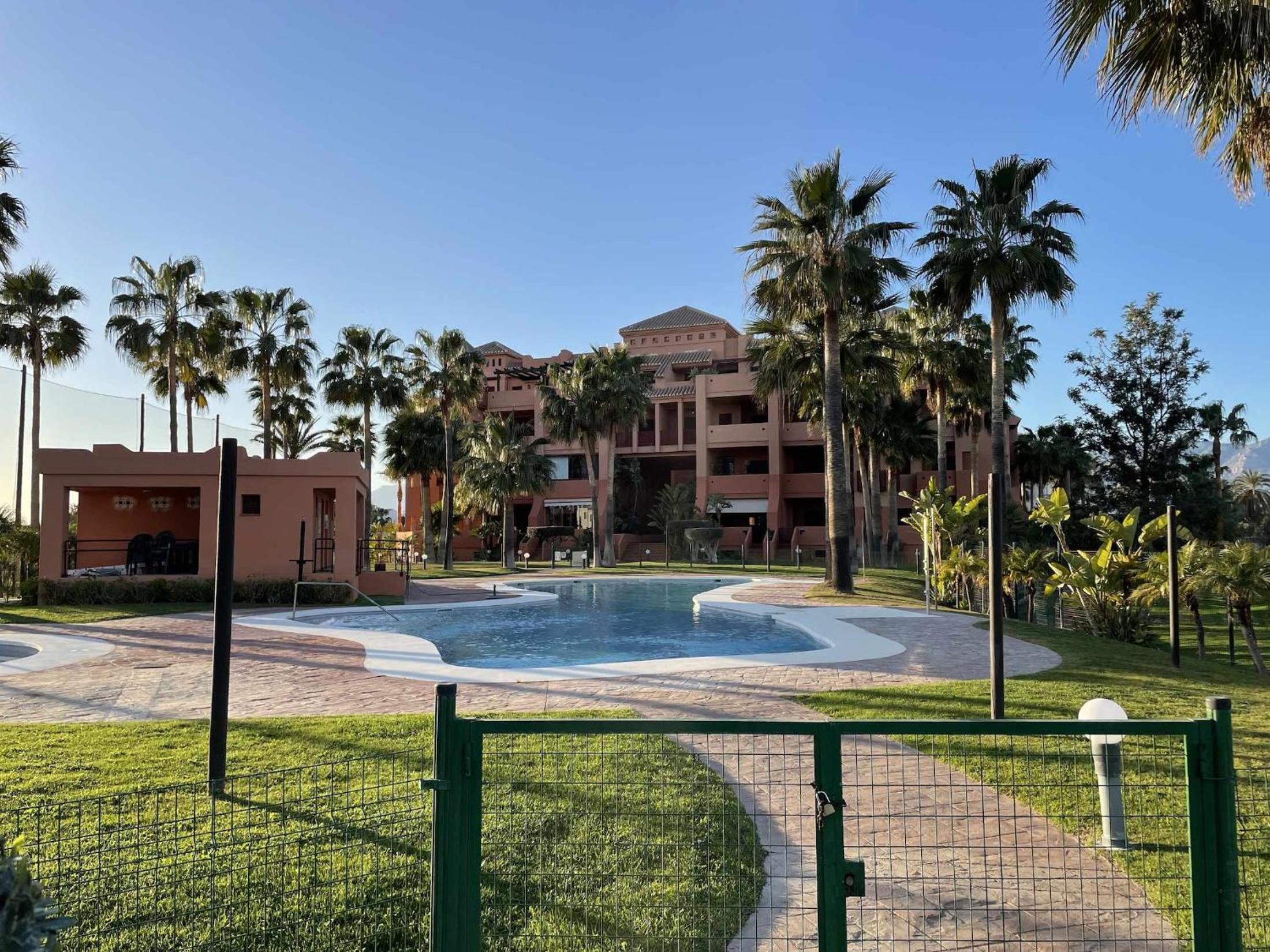 B2 Bajo con terraza de 32 m2 en Playa Granada. view 2