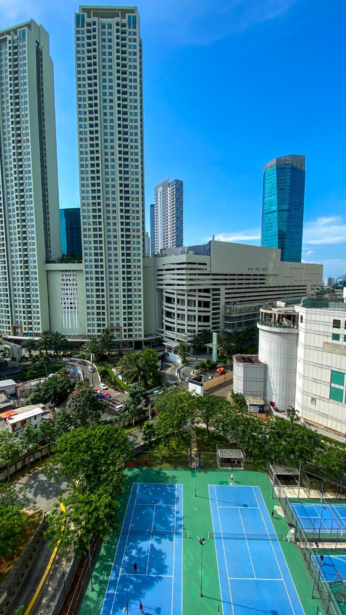 Homy studio room near taman anggrek view 5