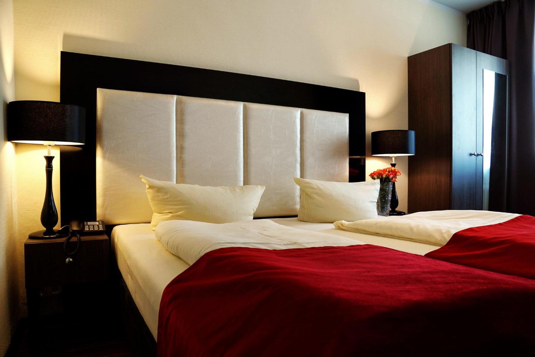 Admiral Hotel - Property Image 20
