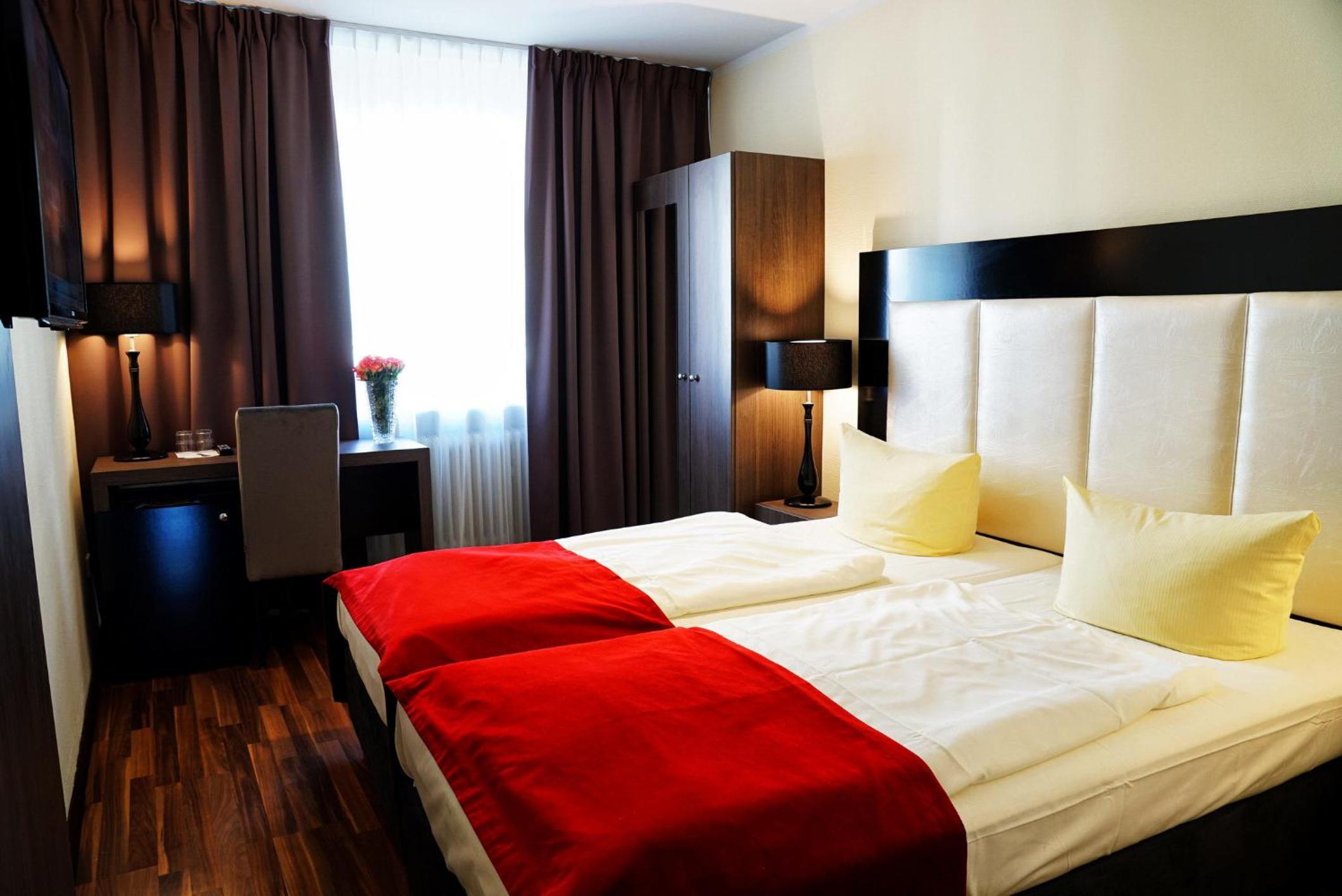 Admiral Hotel - Property Image 18
