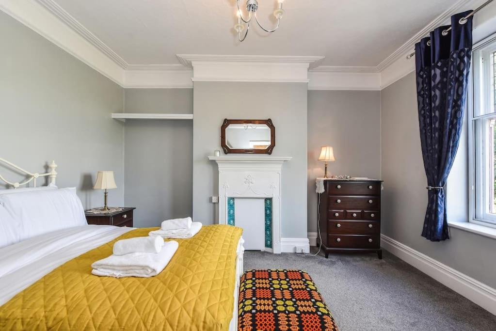 Traditional 3-Bed Property in Pontcanna with Parking
