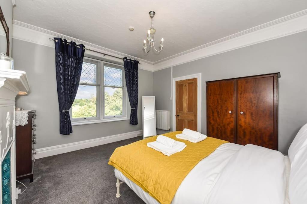 Traditional 3-Bed Property in Pontcanna with Parking