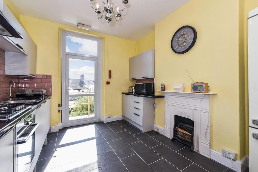 Traditional 3-Bed Property in Pontcanna with Parking