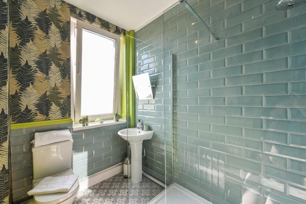 Traditional 3-Bed Property in Pontcanna with Parking