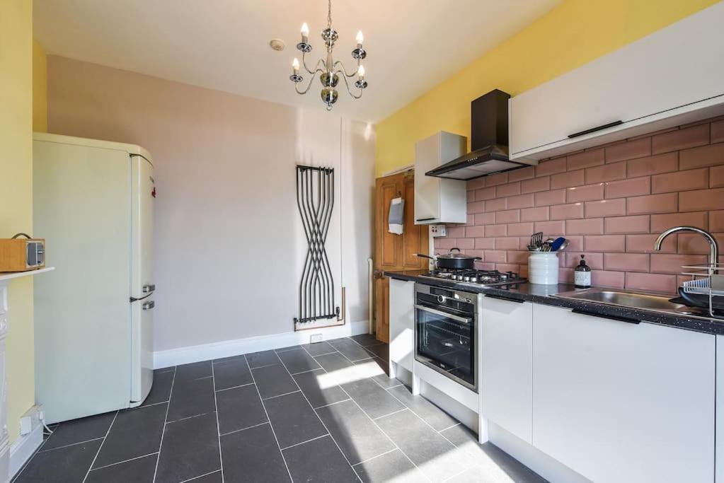Traditional 3-Bed Property in Pontcanna with Parking