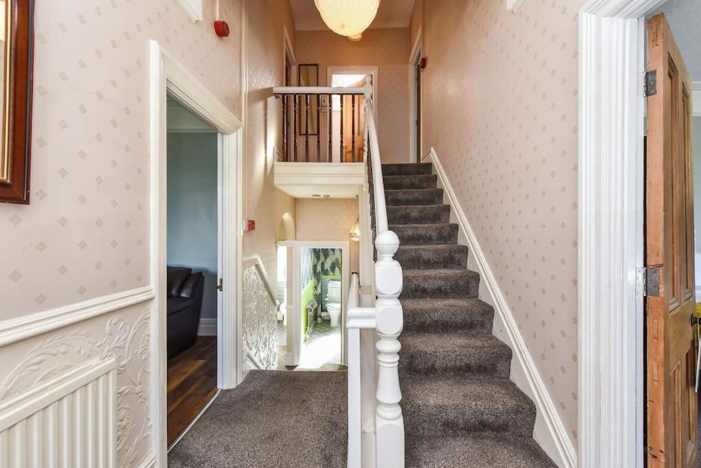 Traditional 3-Bed Property in Pontcanna with Parking