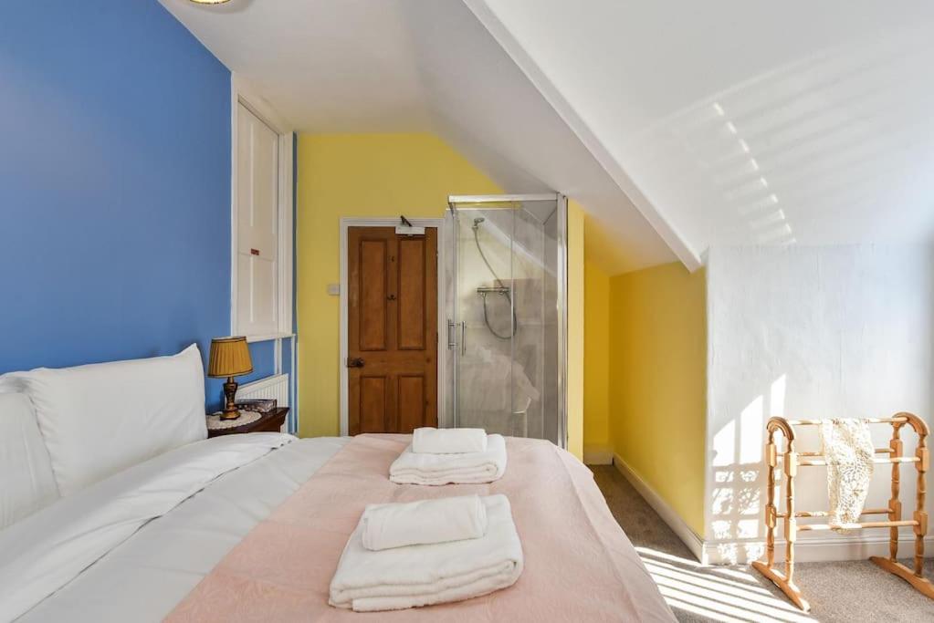 Traditional 3-Bed Property in Pontcanna with Parking