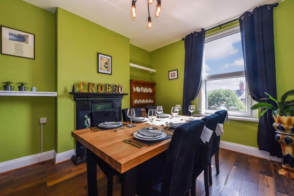 Traditional 3-Bed Property in Pontcanna with Parking