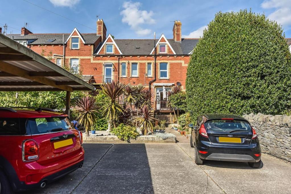 Traditional 3-Bed Property in Pontcanna with Parking