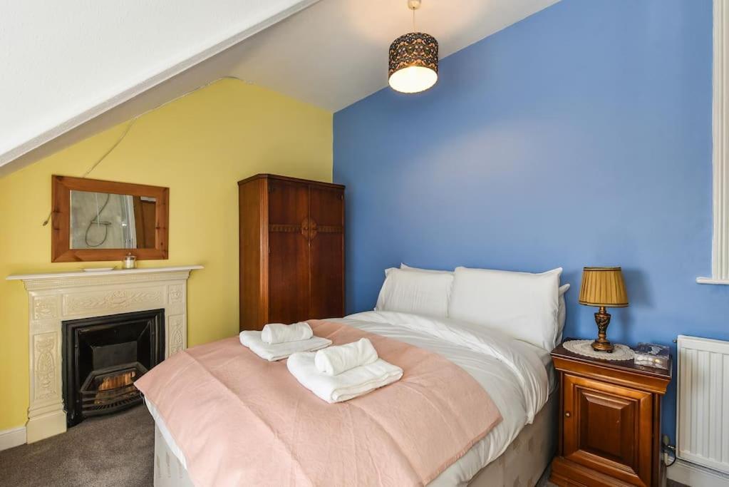Traditional 3-Bed Property in Pontcanna with Parking