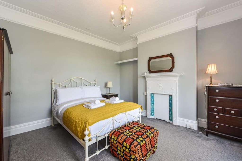 Traditional 3-Bed Property in Pontcanna with Parking