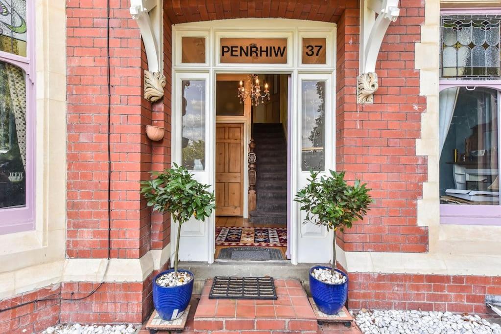 Traditional 3-Bed Property in Pontcanna with Parking