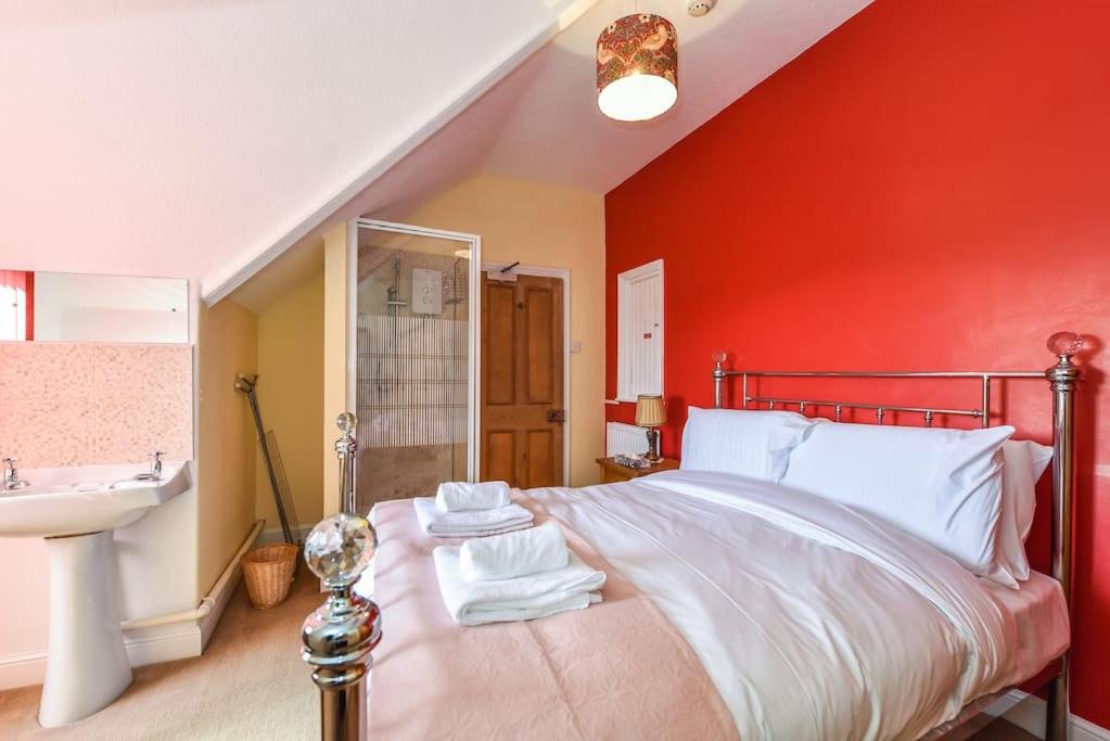 Traditional 3-Bed Property in Pontcanna with Parking