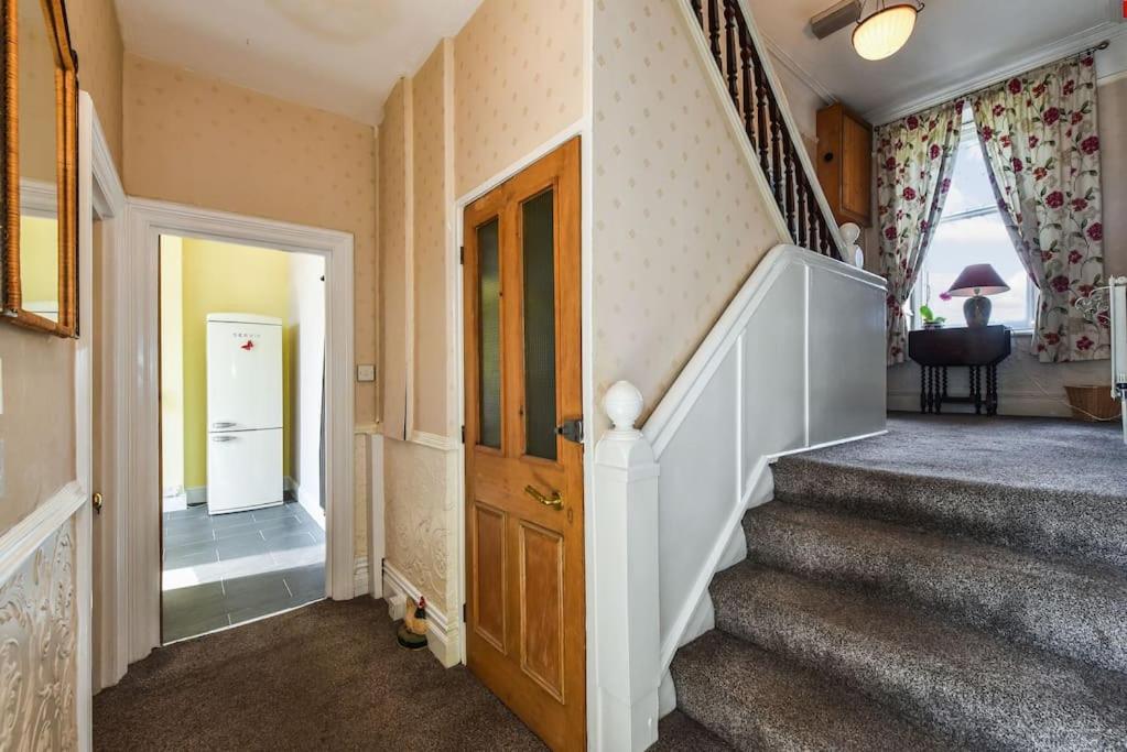Traditional 3-Bed Property in Pontcanna with Parking