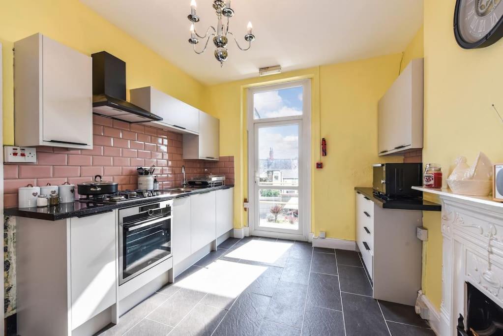 Traditional 3-Bed Property in Pontcanna with Parking