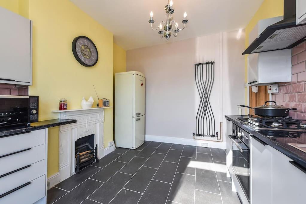 Traditional 3-Bed Property in Pontcanna with Parking