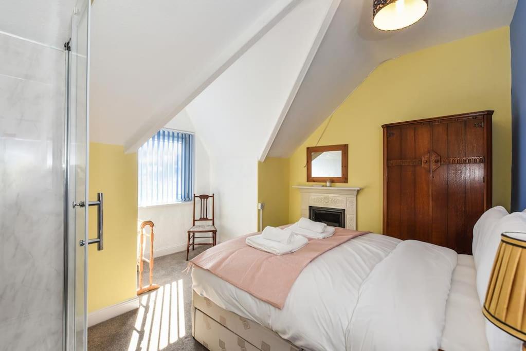 Traditional 3-Bed Property in Pontcanna with Parking