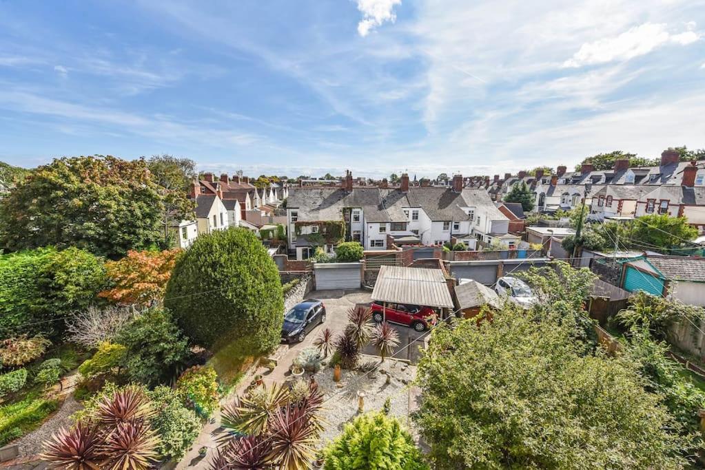 Traditional 3-Bed Property in Pontcanna with Parking